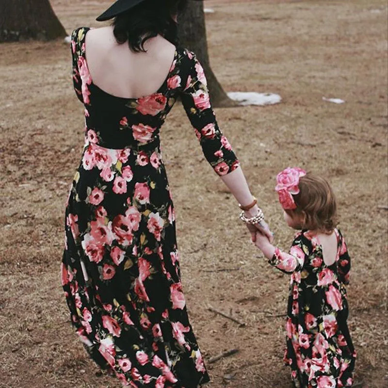 Модные платья для мамы и дочки новые Демисезонный с длинным рукавом Цветочные партия Длинные Макси платье мамы и Обувь для девочек Платья для женщин семейная одежда