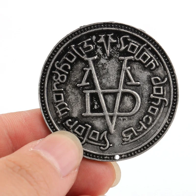 

Halloween Game of Thrones Faceless Coin Necklace Model Valar morghulis Jaqen H'ghar Aaliyah Badge 1:1 Christmas Gift