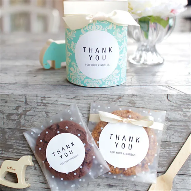 packaging cupcakes for a bake sale