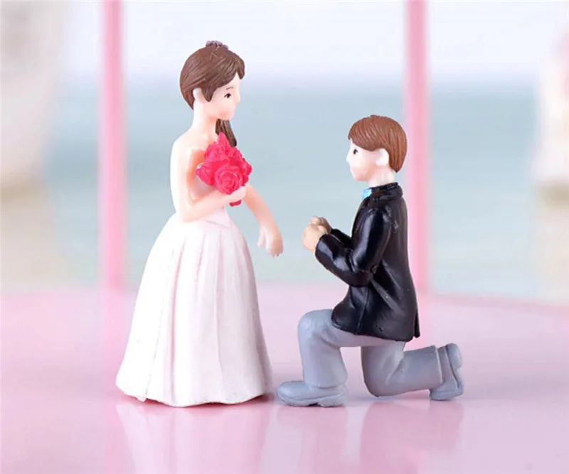 

A couple of wedding dolls, decorations, handicrafts small marriage suitors, micro-landscape dolls