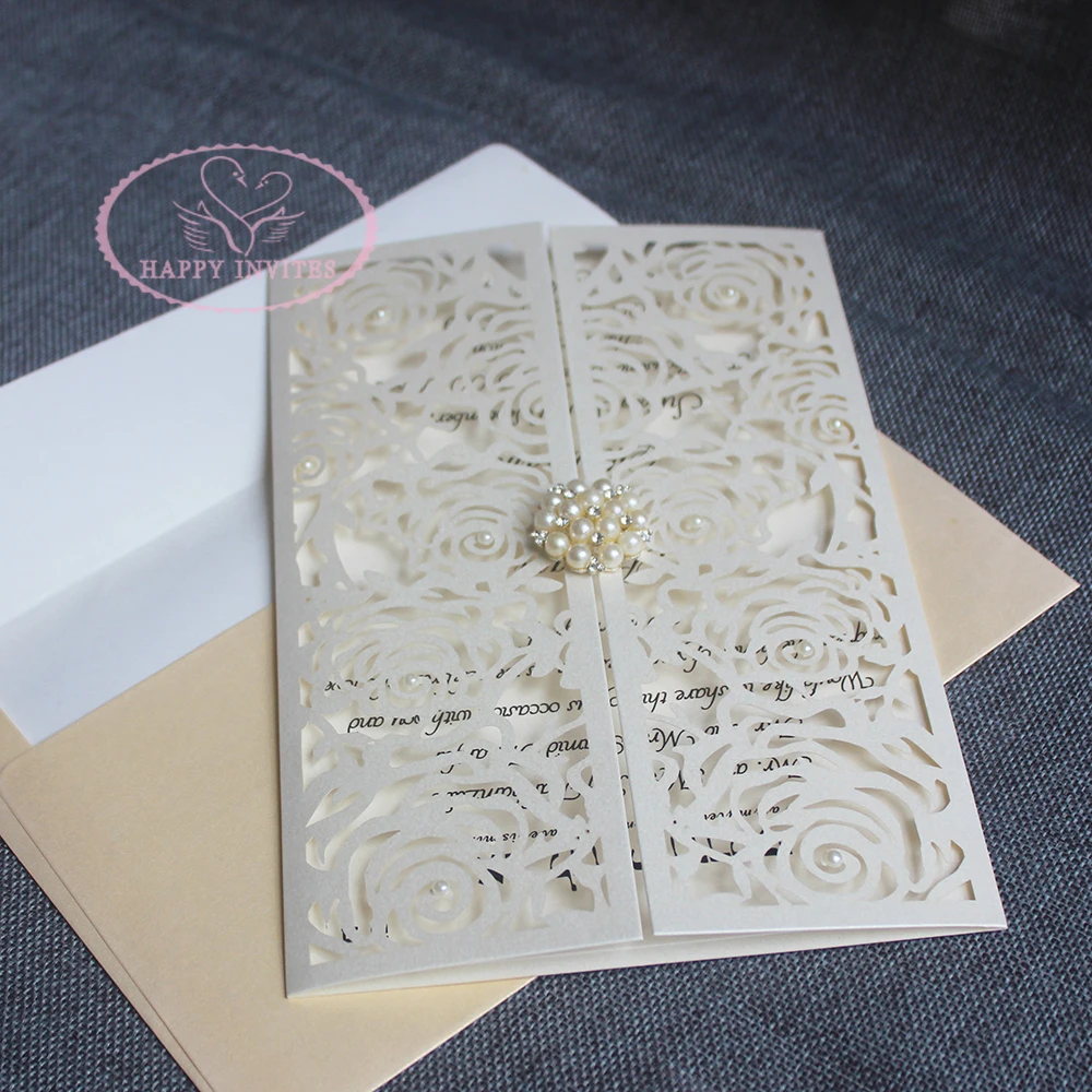 HI3044-02 Personalized Pearl White Laser Cut  Wedding Invitation Card with Pearl Brooch and Envelope Made in China