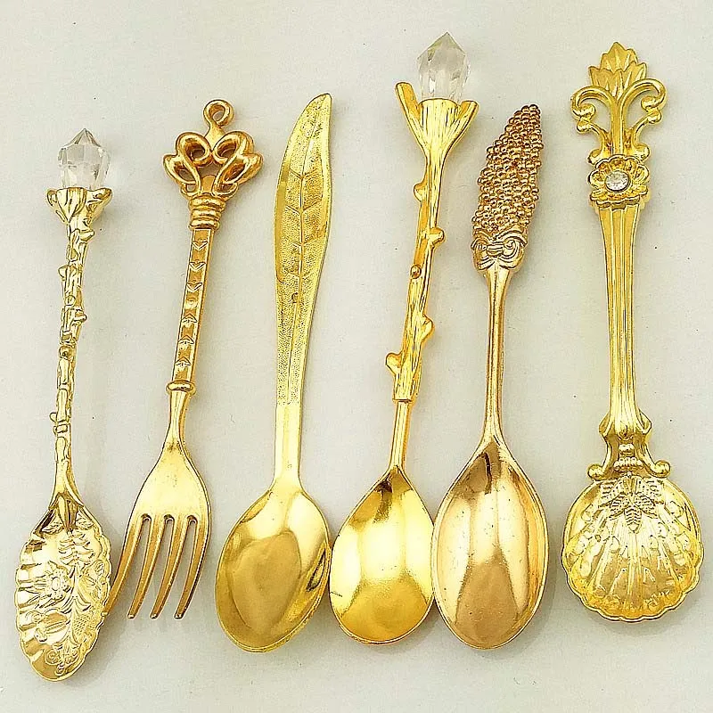

6pcs/set Vintage Mini Coffee Spoon Bronze Carved Luxury Small Dessert Spoons Set Kitchen Dinner Bar Tools Tableware Sets