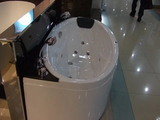 Curve Design Acrylic Whirlpool Bathtub Hydromassage Oval Tub Nozzles Water Spary Jets Spa RS6114 Curve Design Acrylic Whirlpool Bathtub Hydromassage Oval Tub Nozzles Water Spary Jets Spa RS6114