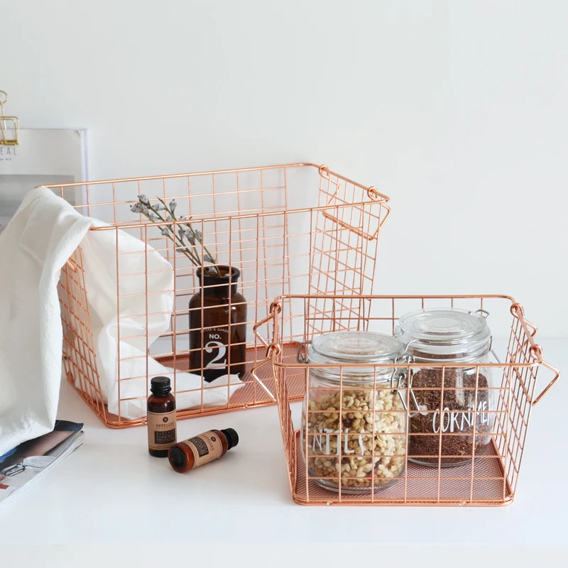 الذهب معدن الاسكندنافية الحديثة مجلة سلة التخزين برميل خمر newpaper النمط الصناعي الأسلاك المعدنية عرض حامل الحمام