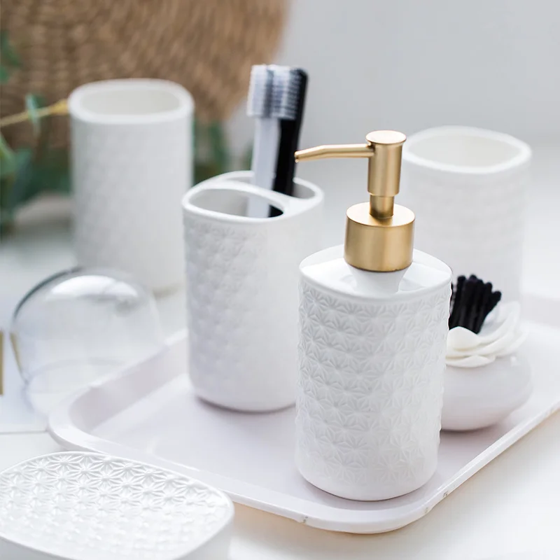 Рельефный Белый Европейский керамический набор аксессуаров для ванной комнаты, свадебный подарок, стойка для зубной пасты