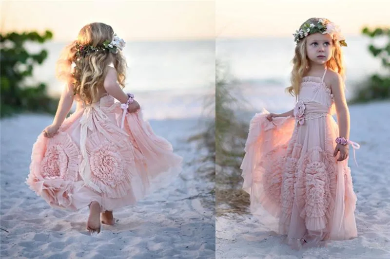 Roze Bloem Girls Trouwjurken 2018 Kant Applique Ruches Kids Formele Slijtage Mouwloze Lange Strand Meisjes Pageant Avondjurken Roze Bloem Girls Trouwjurken 2018 Kant Applique Ruches Kids Formele Slijtage Mouwloze Lange Strand Meisjes Pageant Avondjurken