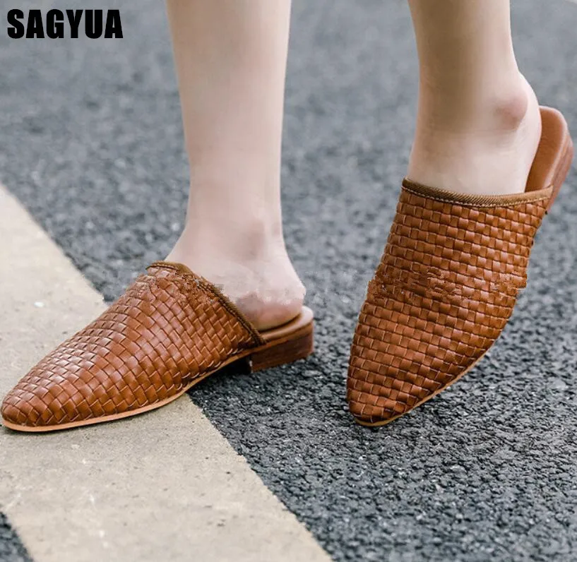 

Women slipper summer new Weaving big size ladies sandals Pointed Breathable outdoor Low heeled slip on Casual woman shoes Z075
