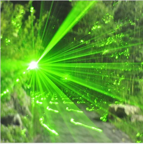 Queima de Fósforo Cigarros + Carregador + Presente Poderoso Lazer Militar 500 w 532nm Ponteiro Laser Verde Sos Lanterna Foco Queimar 500000 m 39 Esporte e Lazer