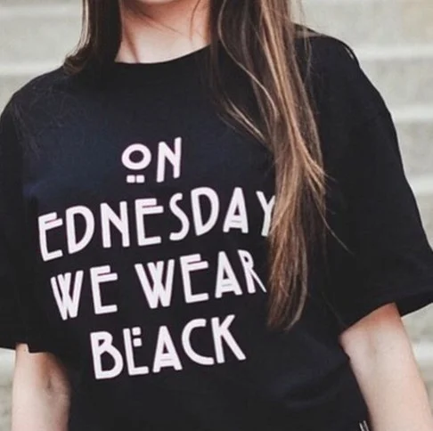 يوم الأربعاء نلبس الأسود t-shirt الفتيات الأزياء شعار نعرفكم نمط عارضة قمم قمزة عامر قمزة الجرونج القوطي الاتجاه القطن قمصان يوم الأربعاء نلبس الأسود t-shirt الفتيات الأزياء شعار نعرفكم نمط عارضة قمم قمزة عامر قمزة الجرونج القوطي الاتجاه القطن قمصان