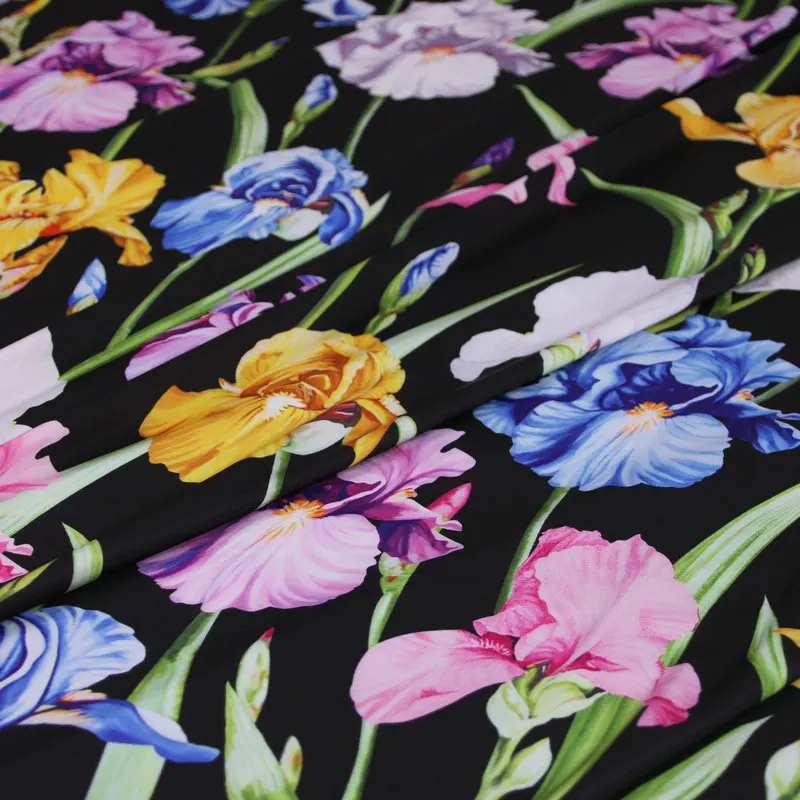 Ирис Печатный Черный полиэстер Шармез имитировать шелк атлас Ткань для женщин летнее платье Пижама рубашка и брюки Швейные DIY-AF694