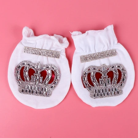 0-3 Month Newborn Baby Gloves Cotton White Color Rhinestone Crown Boy Mitten Baby Anti Scratching Gloves and Mittens - Цвет: 1 pair Red