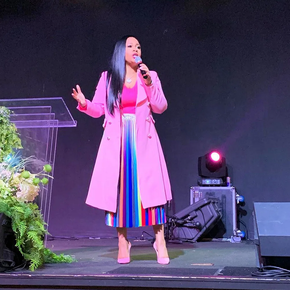 10809309556_1933450203