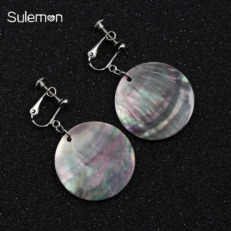 

Natural Black Shell Earring No Hole Ear Clips Geometric Round Shell Clip On Earrings Without Piercing Simple Women Earring SHE36