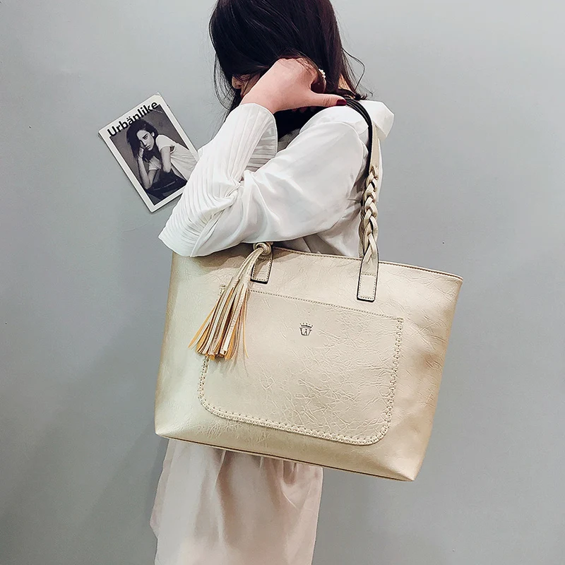  2019 Large Capacity Women Bags Shoulder Tote Bags bolsos New Women Messenger Bags With Tassel Famou - 32796150236