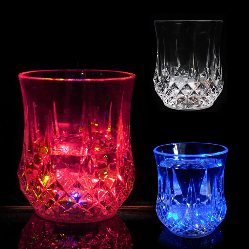 

Creative Transparent Acrylic Water Sensor Lighting Pineapple Cup Bar Club Supplies Drinking Supplies