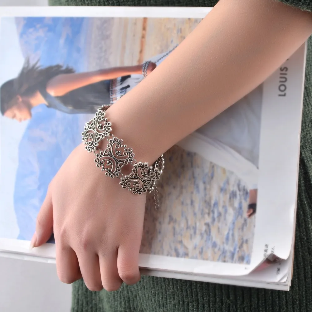 

2017 Fashion Vintage Hollow out Alloy Heart-shaped Bracelet Retro Bangle Broad Wristband Charm Women Jewelry