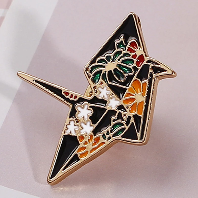 

Cartoon Brooch Pins Thousands of Paper Cranes Enamel Pin BroochesDenim Hat Badge Collar Jewelry Elegant Printed