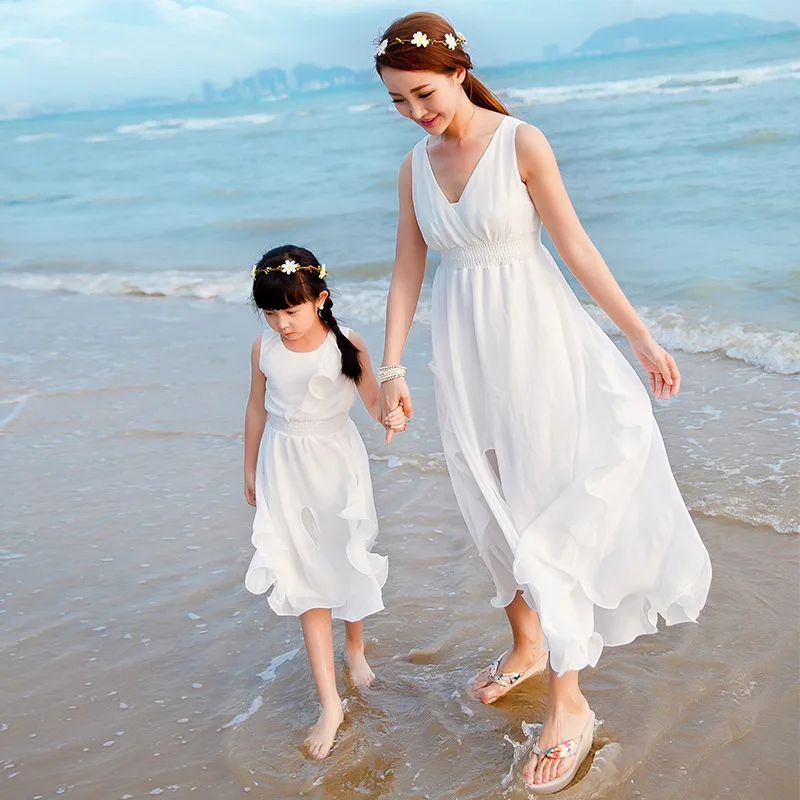 Летние одинаковые платья для семьи белые шифоновые платья в стиле бохо с подолом юбки для женщин и девочек праздничные макси платья 1270
