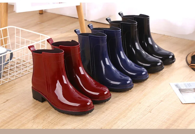 01 Mid-barrel women's rainshoes_03.jpg
