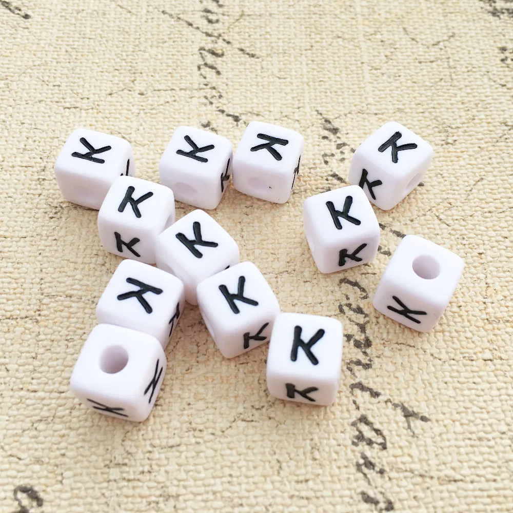 

Black Initial K Printing Acrylic Letter Beads 550pcs 10*10MM Square Cube Plastic Alphabet Loose Lucite Spacer Keychain Bead