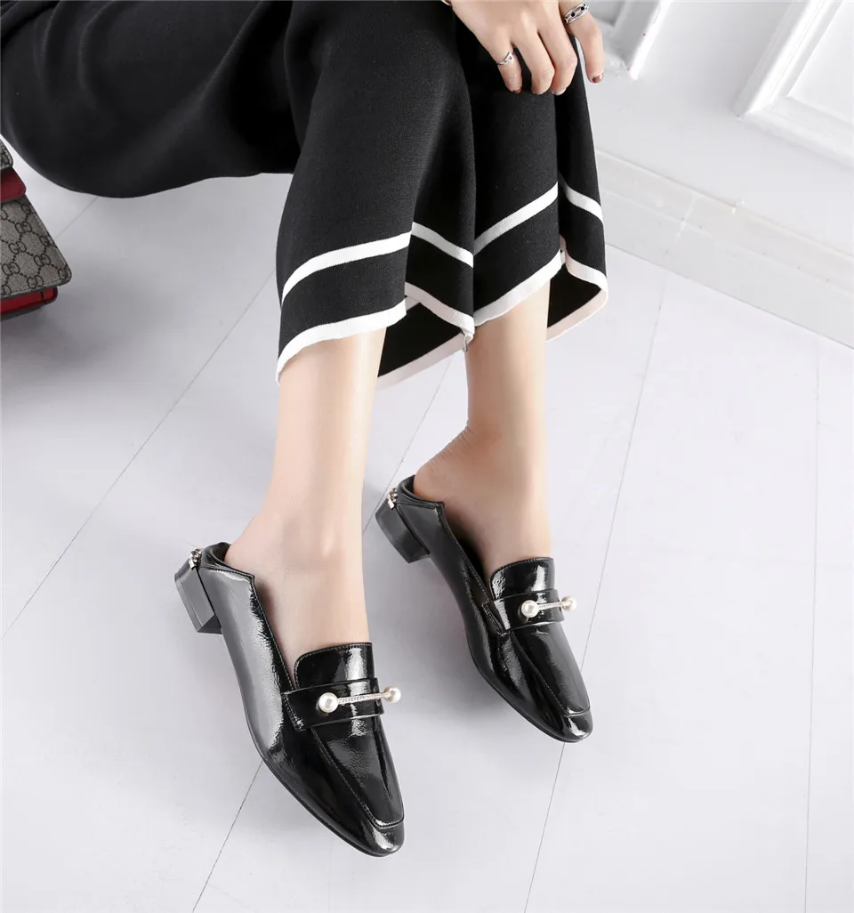 Винтажные женские лоферы; качественные туфли из искусственной кожи на плоской подошве с квадратным носком, украшенные стразами и жемчугом; повседневные офисные женские мокасины в британском стиле; модельные туфли