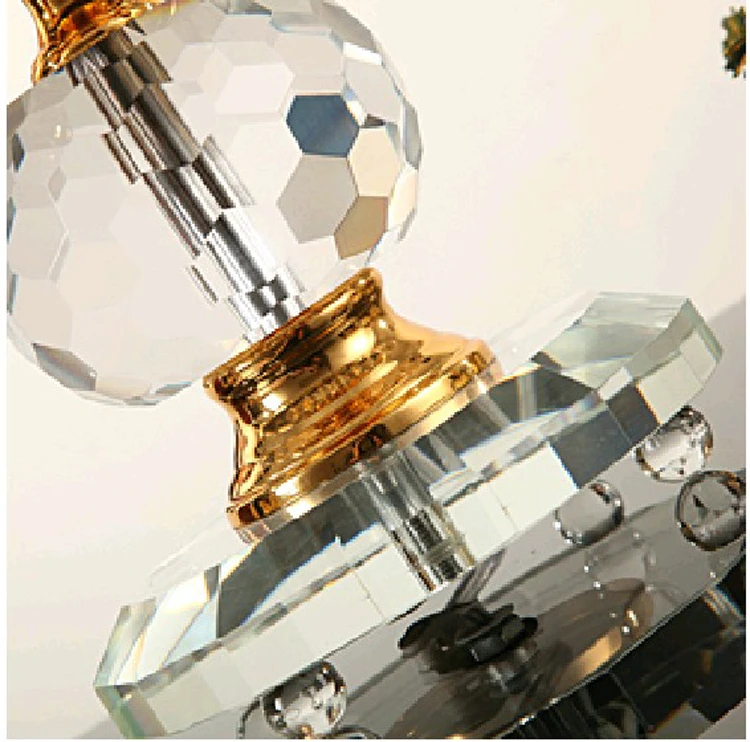 クリスタル ゴールド テーブルランプ 高級感 ファッション高級現代3ランプ高品質の高級クリスタルテーブル