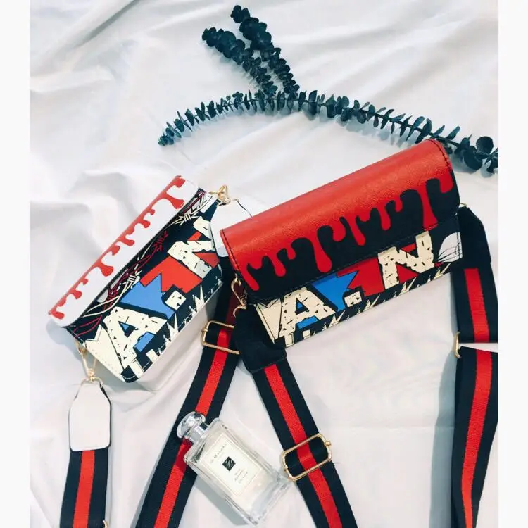 4388187958_1924897600