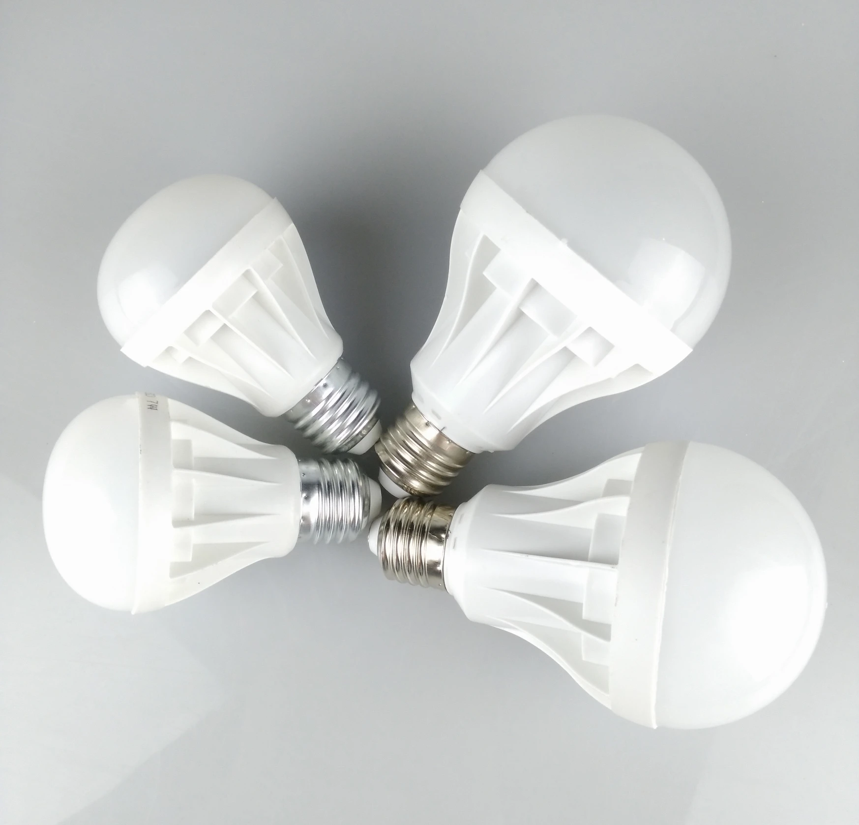 4pcs Led Light Bulb Home Living Room AC220V E27 Light Ball White Cold