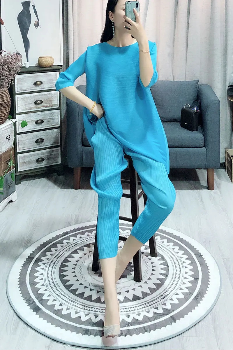 

Женский плиссированный костюм Miyake, комплект из двух предметов, свободные брюки, чистый цвет, Европейская станция, новая мода, лето