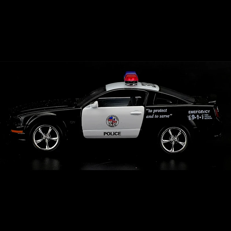 Kinsmart 1:38 2006 Ford Mustang GT Police Toy Car Alloy Diecast Car Model Toy With Pull Back For Children Gifts Toy Collection Kinsmart 1:38 2006 Ford Mustang GT Police Toy Car Alloy Diecast Car Model Toy With Pull Back For Children Gifts Toy Collection
