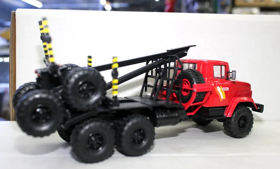 Коллекционная литая игрушка модель 1:43 Масштаб советское соединение краз