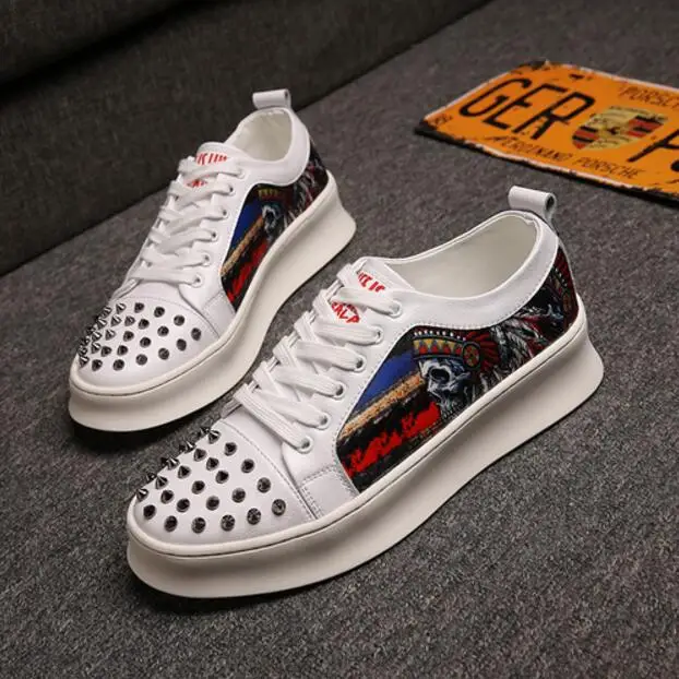 

2019 Men New Arrival Rivet Sheet Metal Casual Platform Shoes Red White British Style Sneakers Flat Dress Party Rivet Zapatillas