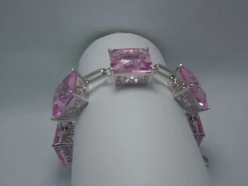 

Free delivery service delivery Victoria times square pink Joe palmer stone 925 silver bracelet