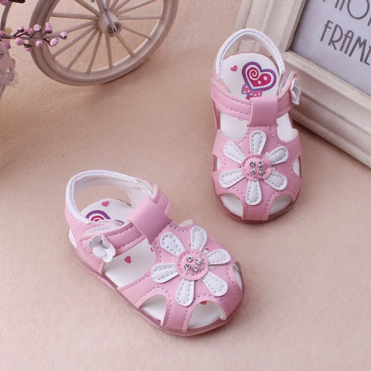 Светодиодный детские светильники, обувь с цветами, сандалии для маленьких девочек от 0 до 24 месяцев, мягкая подошва, обувь для новорожденных, светящаяся принцесса