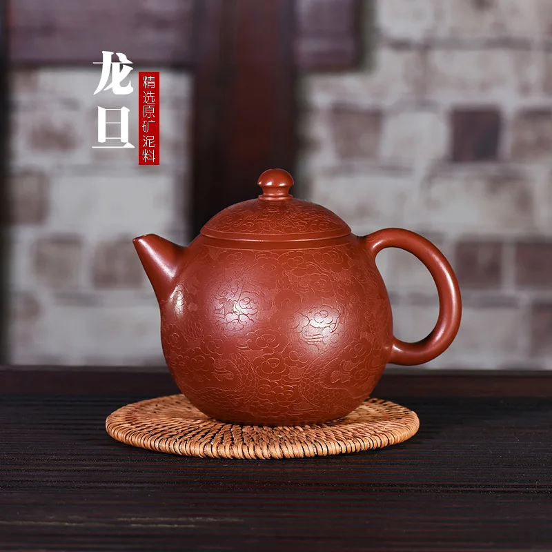 

Customized Manufactor Wholesale A Piece Of Generation Hair Bright Red Dragon Egg Bottle With Dragon-pattern Carved On Robes