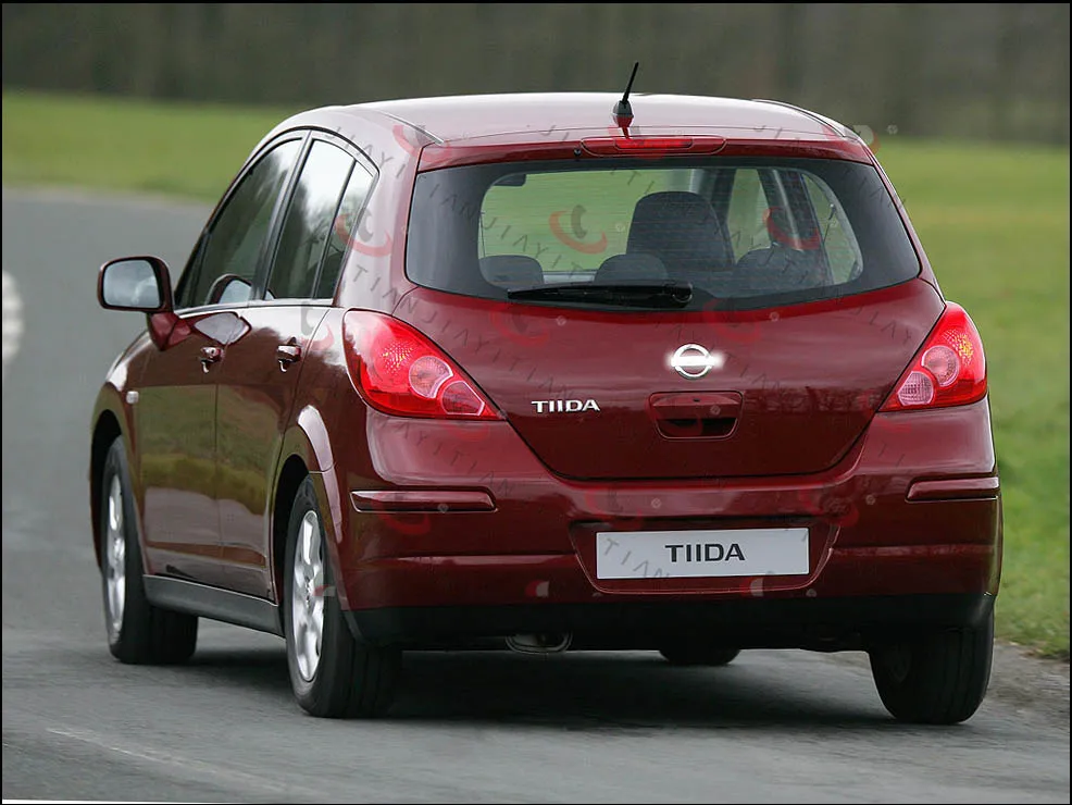 nissan-tiida-2011-02 (1)