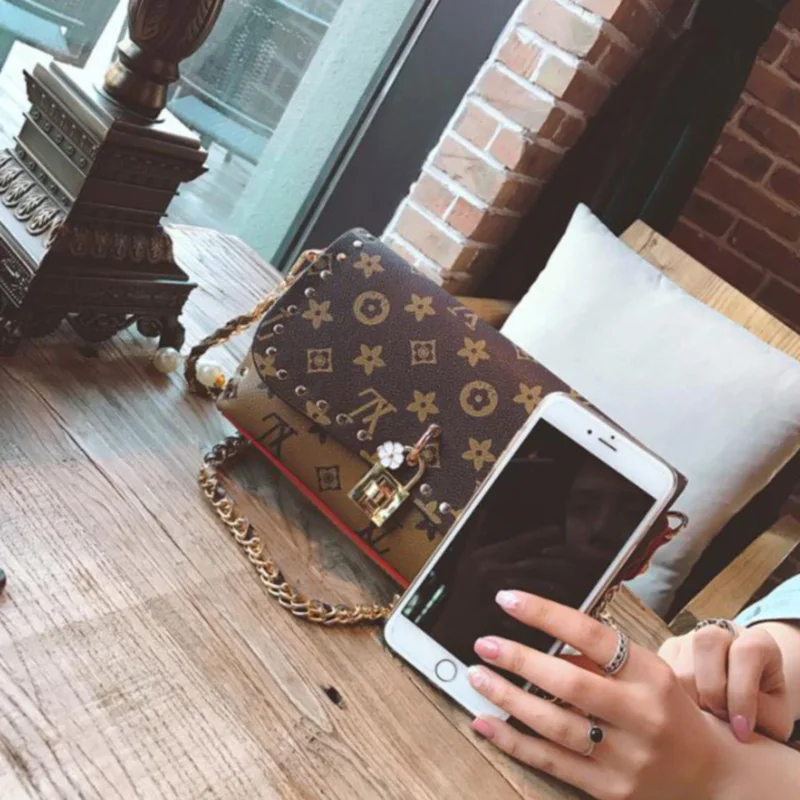 Famous Brand Women Bag Designer Fashion Chains PU Leather Shoulder Bag Clutch Bag Ladies Retro Elegant Messenger Bag 2019 Summer Famous Brand Women Bag Designer Fashion Chains PU Leather Shoulder Bag Clutch Bag Ladies Retro Elegant Messenger Bag 2019 Summer