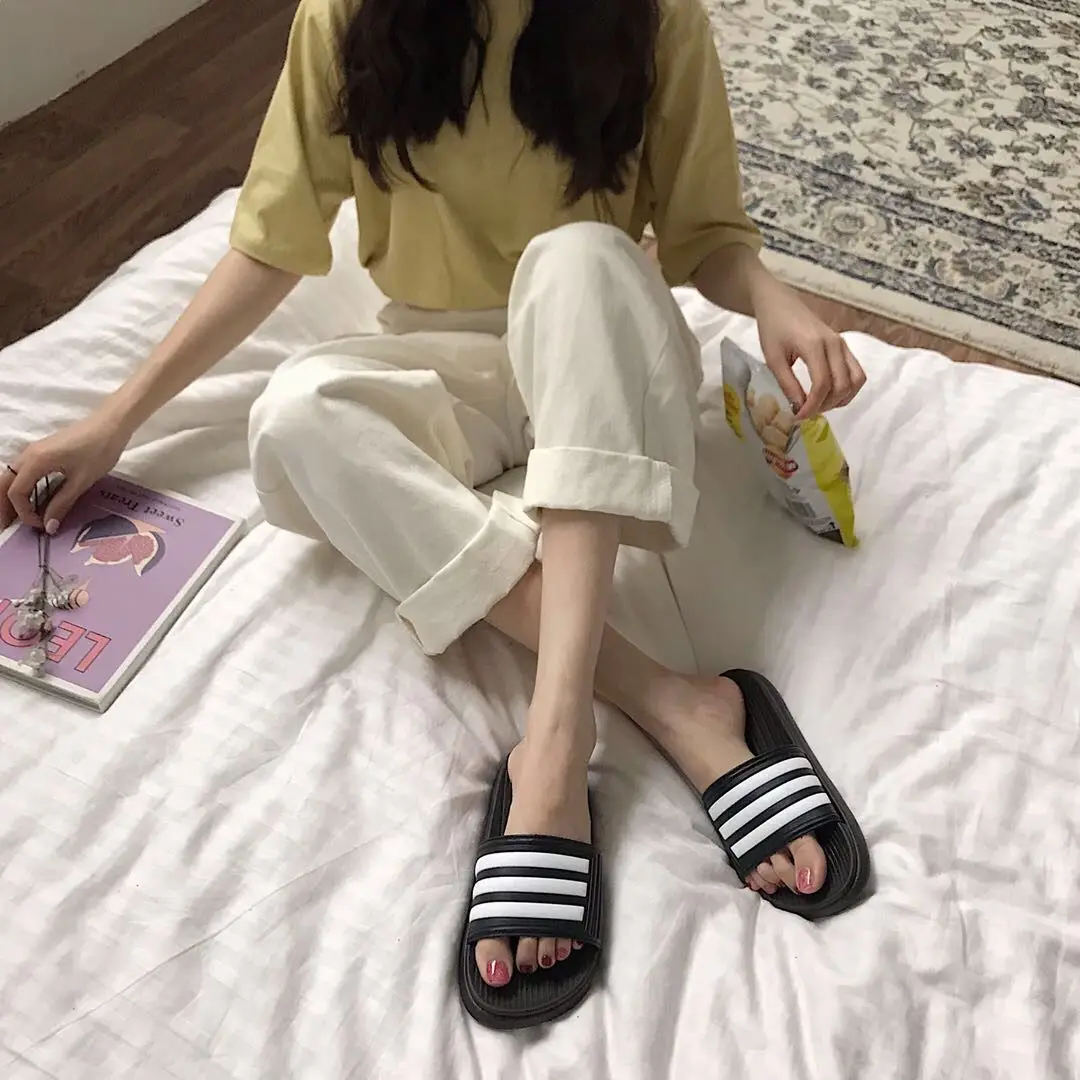 

One-word dragging wild Korean sandals and slippers women wearing summer non-slip shoes
