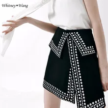 WHITNEY WANG весна лето Модная уличная Асимметричная юбка с разрезом и заклепками Женская Офисная женская Юбка saia