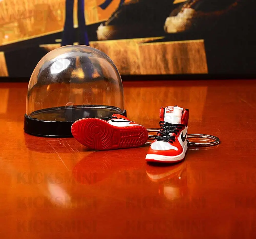 

Air Jordan 1 OG CHICAGO Sneaker keychain pendant 3d mini key chain stereo basketball shoe model car couple doll accessorys