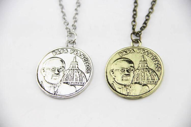 

ZRM 20pcs/lot Wholesale Fashion Jewelry Vintage Charm Papa Francisco Pendant Necklace Visita Colombia Necklace 2017 Hot