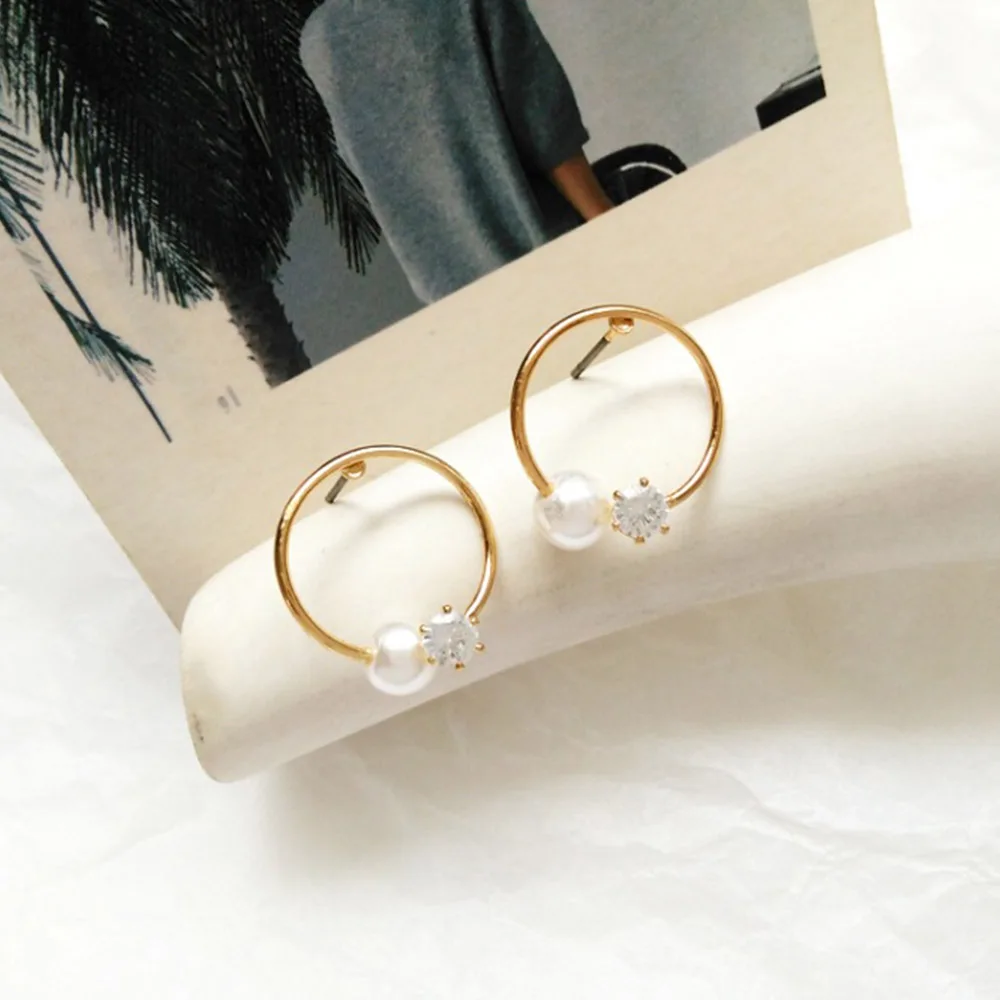 

Chadestinty Gold Color Round Stud Earrings For Women Bridal Jewelry Simulated Pearl Earring Hollow Geometric Earings kolczyki