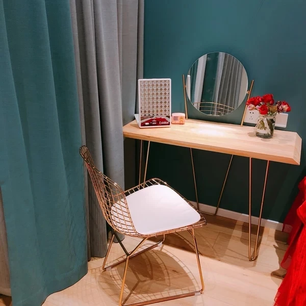 Скандинавские фото косметические средства для ногтей стул высокий тыльная стул Ins чистая Красный Ресторан молочный чай магазин стол и стул сочетание