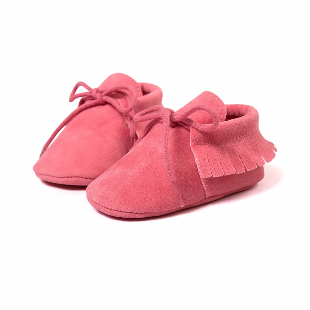 Мягкая нескользящая обувь с бахромой для мальчиков и девочек; мокасины из искусственной замши для новорожденных