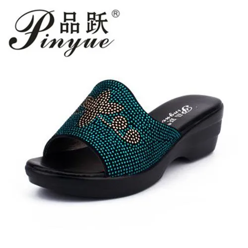 

Women Sandals 2018 Summer Genuine leather Slippers Shoes Women Med Heels Sandals Large Size35--42 Fashion Black Red Shoes
