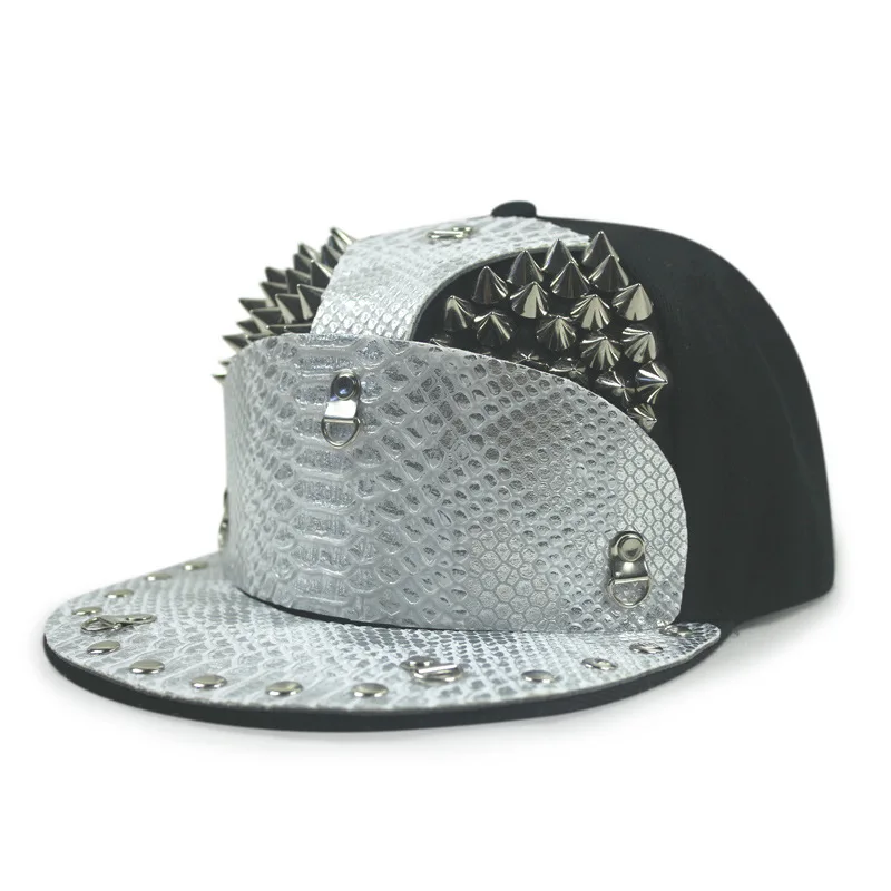 2018 moda Punk Rock de piel de serpiente Gorra de béisbol de cuero remache Metal suave de la PU del casquillo del Snapback Hip Hop monopatín sombreros Gorra de Baseball sombrero
