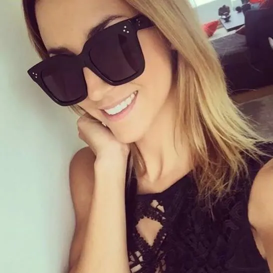 

Fashion 2019 Kim Kardashian Sunglasses Lady Flat Top Eyewear Lunette Femme Women Luxury Brand Sunglasses Women Rivet Sun Glasse