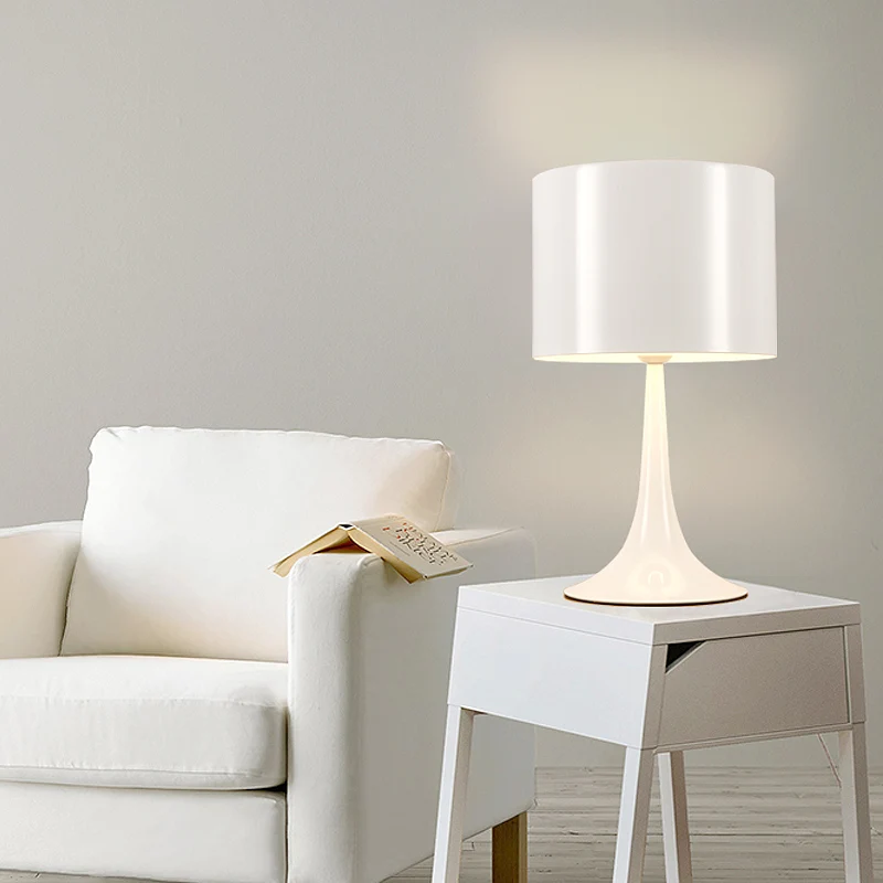 Современная кровать, боковая лампа для спальни, домашний декор гостиной, Минималистичная настольная лампа LBlack белого цвета, абажур, светодиодная прикроватная лампа