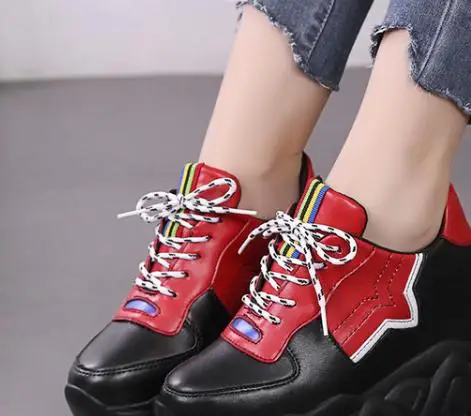 

2018 new increase in the Korean version of the tide wild increase thick-soled student casual shoes.