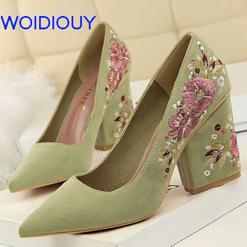 

Flower Embroider Women Pumps High Heels Genuine Leather Thick Heel Wedding Shoes Embroidered Slip on Ladies Shoes Women Pump